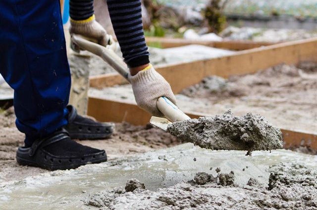 建材行业水泥市场周报行业:8月水泥均价同比上涨24.6%