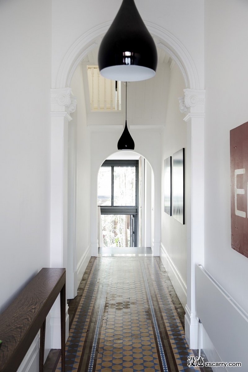 Elysium-House-Combines-Original-Heritage-with-Contemporary-Detailing-7.jpg 家装参考,入户,玄关,