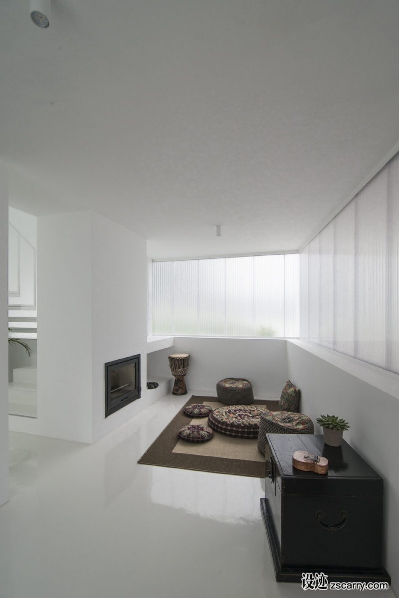 AND-RE-White-Wolf-Hotel-06-1335x2000.jpg 家装参考,客厅,极简风格,