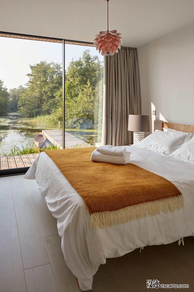 modern-bedroom-large-windows-270217-949-12.jpg 家装参考,卧室,现代风格,