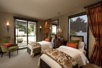 多床位 la-jolla-luxury-home-bedroom4-robeson-design-1.jpg