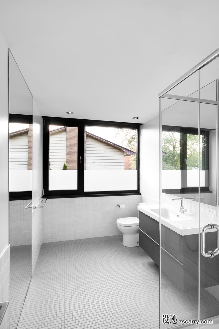 17-naturehumaine-refurbishes-a1960s-family-house-in-montreal.jpg 家装参考,卫浴,带淋浴间,