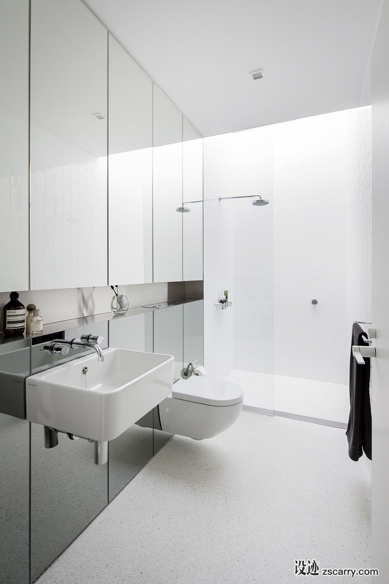 Elysium-House-Combines-Original-Heritage-with-Contemporary-Detailing-10.jpg 家装参考,卫浴,带淋浴间,