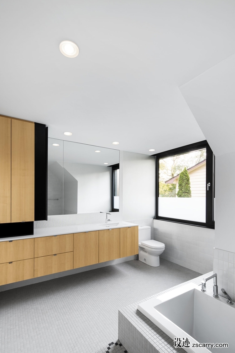 16-naturehumaine-refurbishes-a1960s-family-house-in-montreal.jpg 家装参考,卫浴,带嵌入浴缸,