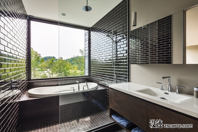 bathroom-black-tile-110117-1211-12.jpg 家装参考,卫浴,带嵌入浴缸,