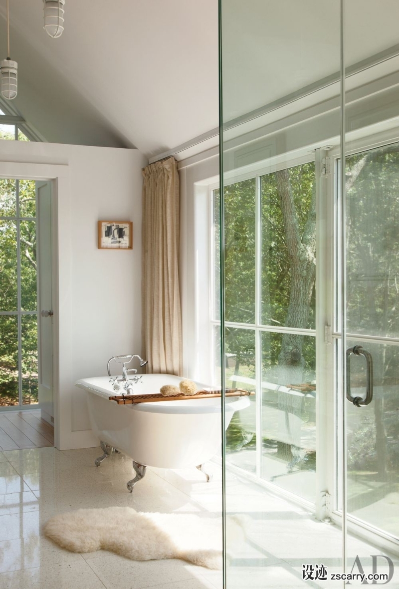 beach-bathroom-philip-galanes-shelter-island-new-york-201306-2_1000-watermarked.jpg 家装参考,卫浴,带独立浴缸,