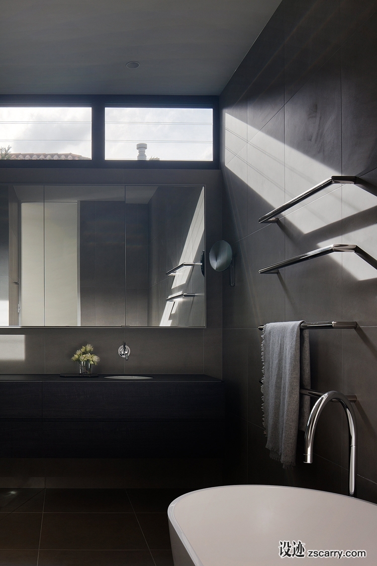 courtyard-house-by-robson-rak-architects-melbourne-photo-by-Shannon-McGrath-22.jpg 家装参考,卫浴,带独立浴缸,