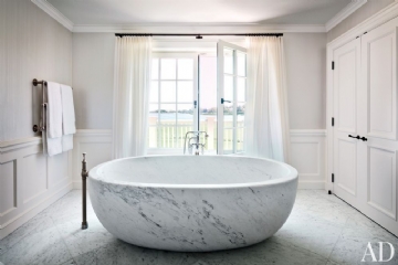 带独立浴缸 traditional-bathroom-carolegan-interiors-water-mill-new-york-201307-2_1000-watermarked.jpg
