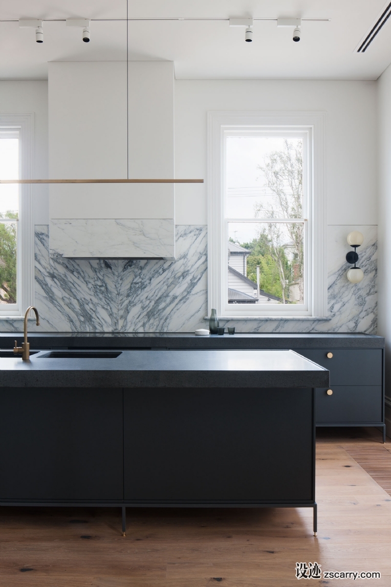 Hecker-Guthrie-Transforms-Retirement-Home-Into-Grand-Victorian-Residence-Yellowtrace-05.jpg 家装参考,厨房,带岛台,