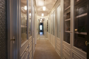 深长型 lincoln-park-mansion-master-closet.jpg