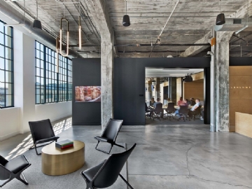 洽谈区 MullenLowe-Ad-Agency-Offices-by-TPG-Architecture-Winston-Salem-1.jpg