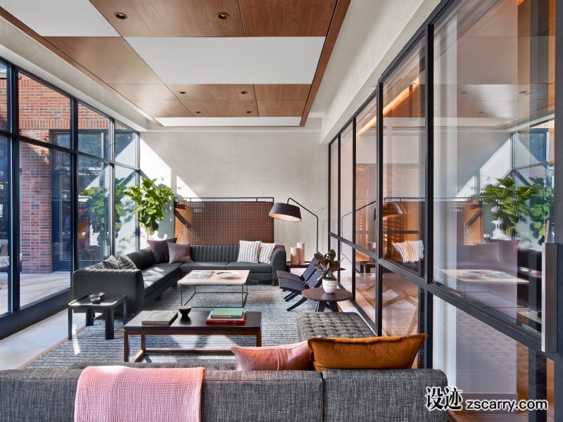 hudson-square-avroko-interiors-new-york-hotel-usa_dezeen_2364_col_11.jpg 工装参考,办公空间,开放办公区,