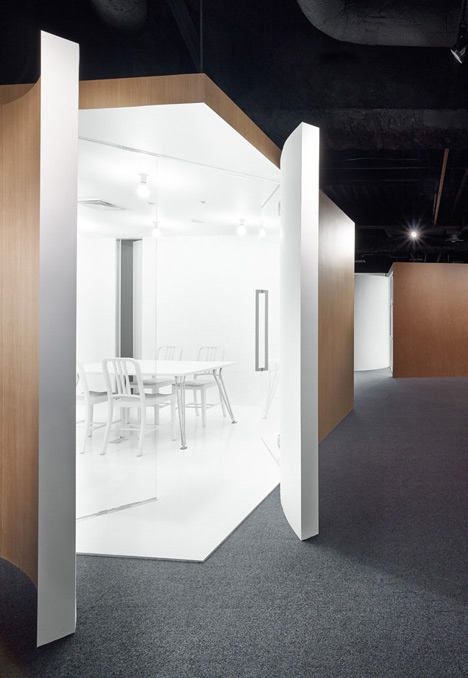 dezeen_spicebox-office-by-nendo_5.jpg 工装参考,办公空间,会议室,