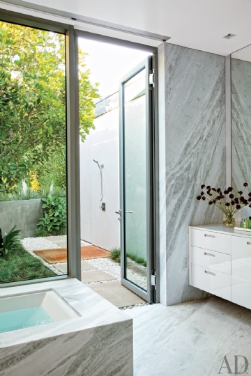 户外洗浴 modern-bathroom-sarah-mcelroy-laguna-beach-ca-201407.jpg_1000-watermarked.jpg