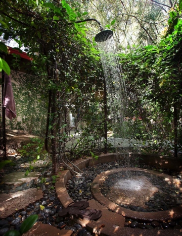 户外洗浴 stony-centre-rainforest-outdoor-shower-head.jpg