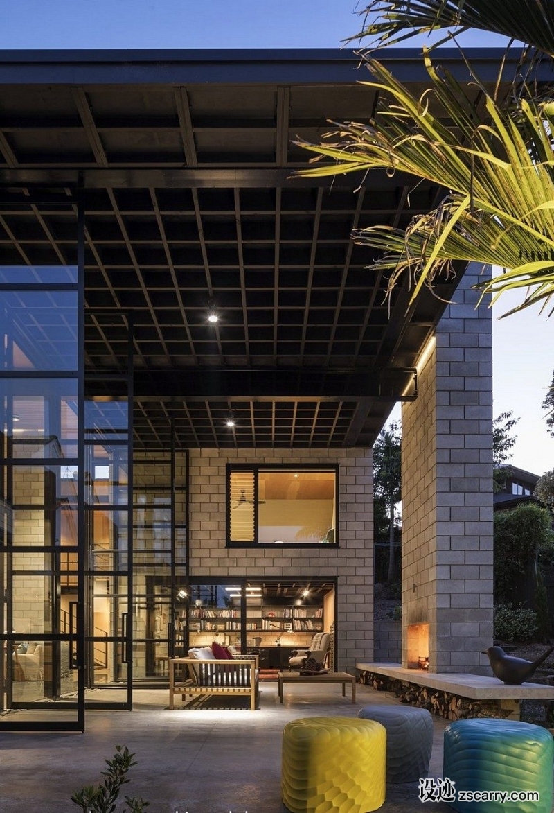 Double-Height-Living-Spaces-Add-Drama-to-This-Industrial-Style-House-10-880x1290.jpg 家装参考,特殊,LOFT,