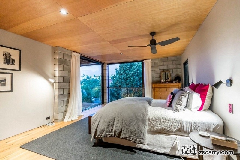 Double-Height-Living-Spaces-Add-Drama-to-This-Industrial-Style-House-12-880x586.jpg 家装参考,特殊,LOFT,