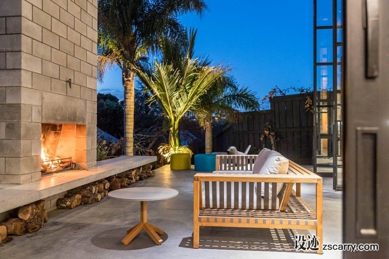 Double-Height-Living-Spaces-Add-Drama-to-This-Industrial-Style-House-16-880x586.jpg 家装参考,特殊,LOFT,
