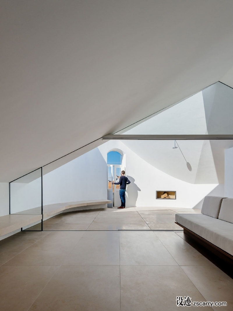 f13_redondo_building_in_coimbra_portugal_by_branco_del_rio_photo_do_mal_o_menos_yatzer.jpg 家装参考,特殊,坡顶阁楼,