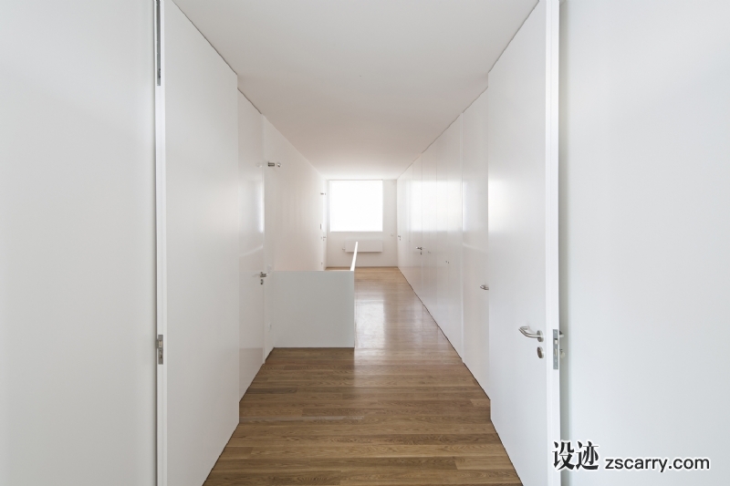 0020_JOAO_VIEIRA_CAMPOS_HOUSE_IN_SERRALVES_PT_161117_0511_copy_2.jpg 局部参考,门,平开门,