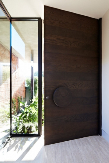 平开门 modenr-dark-wood-front-door-050317-934-03.jpg