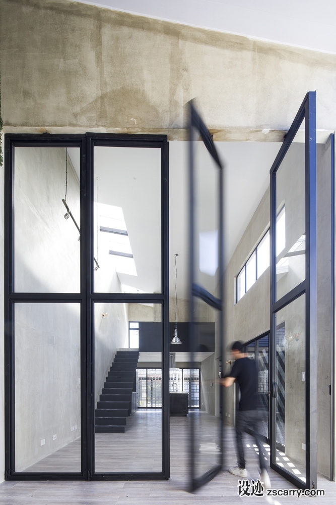 CasaChing_ArchDaily_04.jpg 局部参考,门,转轴门,
