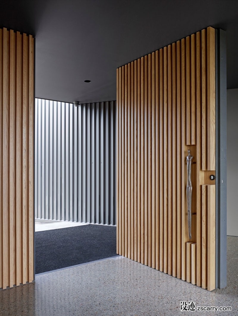 large-pivoting-modern-wood-door-050317-936-14.jpg 局部参考,门,转轴门,