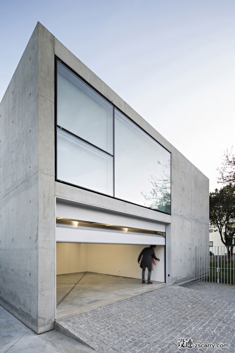 joao-vieira-campos-house-serralves-designboom-02.jpg 局部参考,门,车库门,