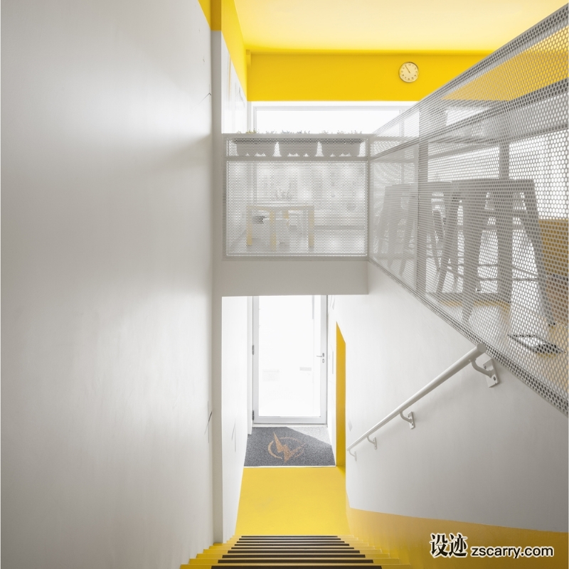 02-estudioamatam-architecture-design-gym-maisfitness_torres_vedras-entrance.jpg 局部参考,楼梯,栏杆扶手,