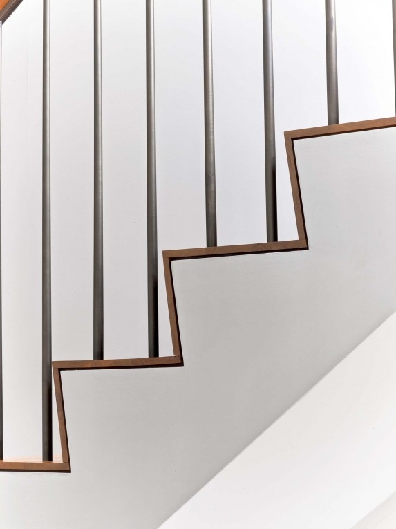 Berkshire-Mountain-Residence-Raw-265_edit-573x765.jpg 局部参考,楼梯,栏杆扶手,