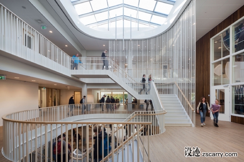 MoederscheimMoonen_ReviusLyceum_Doorn_08_pressrelease.jpg 局部参考,楼梯,栏杆扶手,