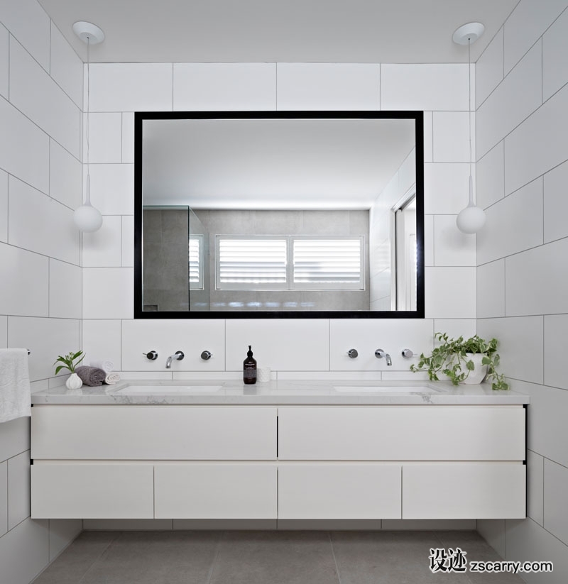 modern-white-tile-bathroom-double-sink-120517-202-07.jpg 局部参考,卫浴元素,洗手台（台下盆）,