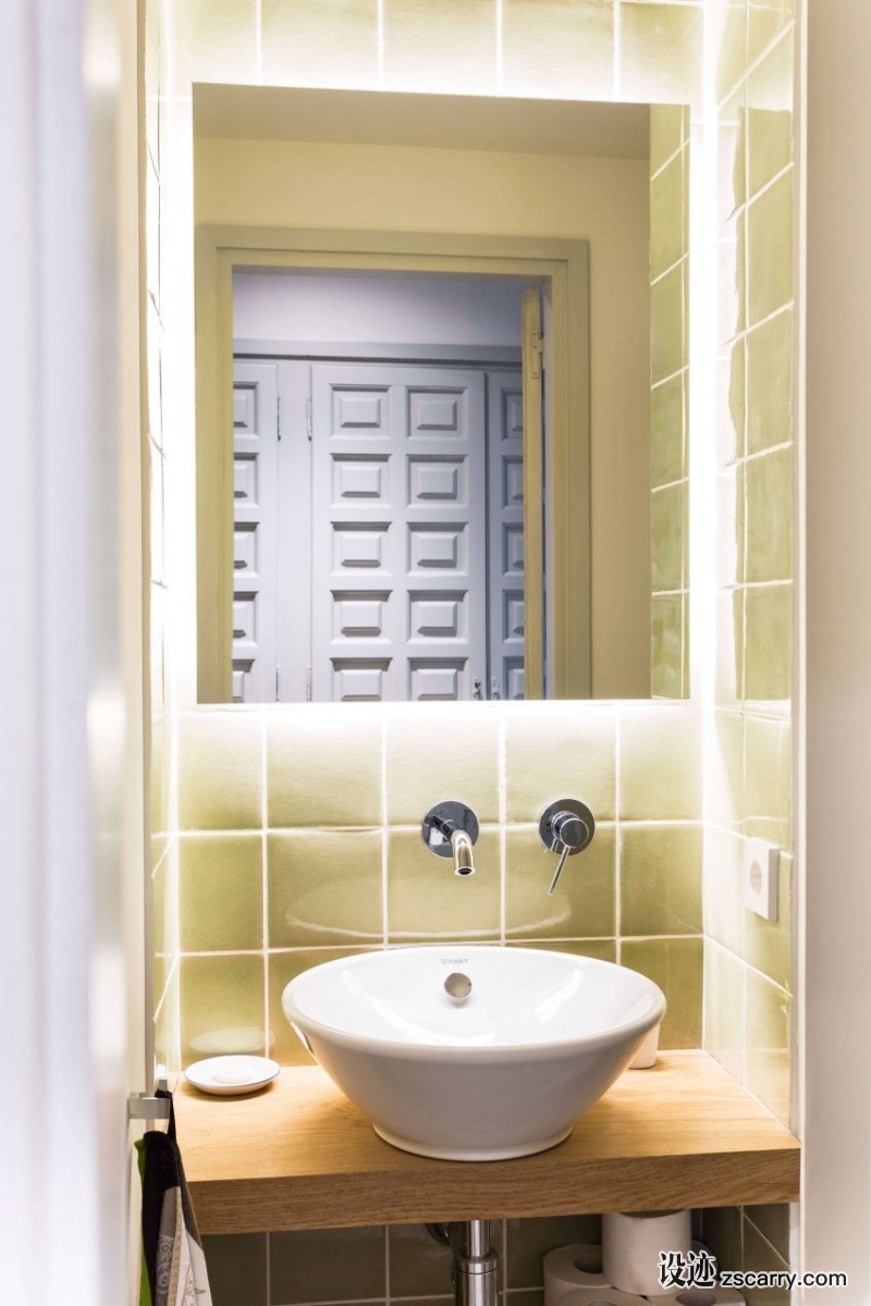 Interior-renovation-of-a-house-in-Mas-Nou-12-850x1275.jpg 局部参考,卫浴元素,洗手台（台上盆）,