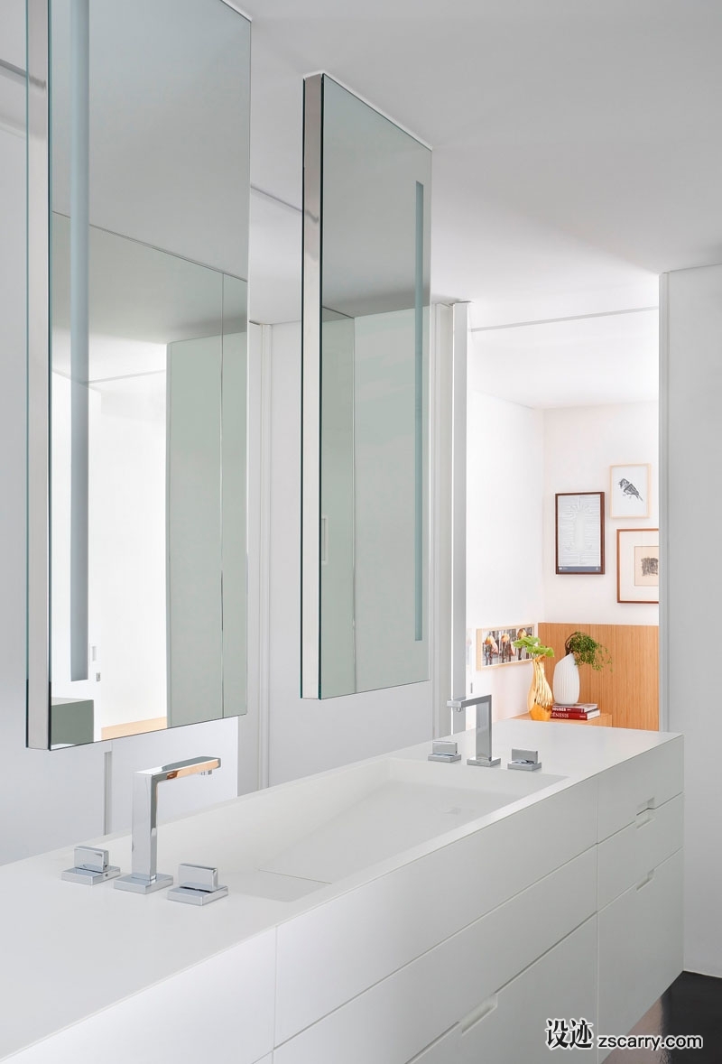 modern-bathroom-hanging-mirrors-220317-1106-09.jpg 局部参考,卫浴元素,洗手台（水槽式）,