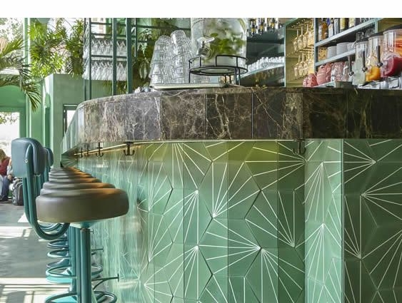 8d4b2894e0435c1890d95d277b6b0271.jpg 工装参考,餐饮空间,吧台（酒吧）,