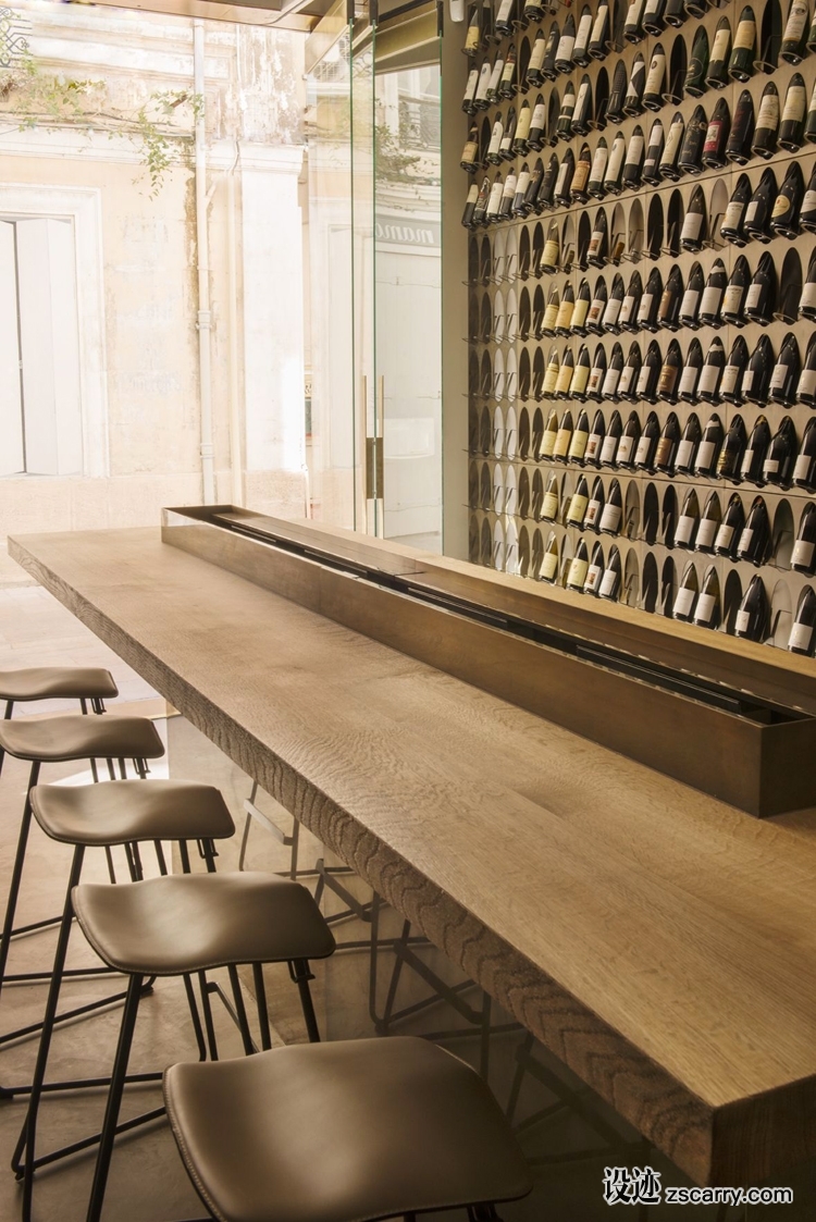 a-look-inside-the-hotel-de-tourrel-in-provence-10.jpg 工装参考,餐饮空间,吧台（酒吧）,