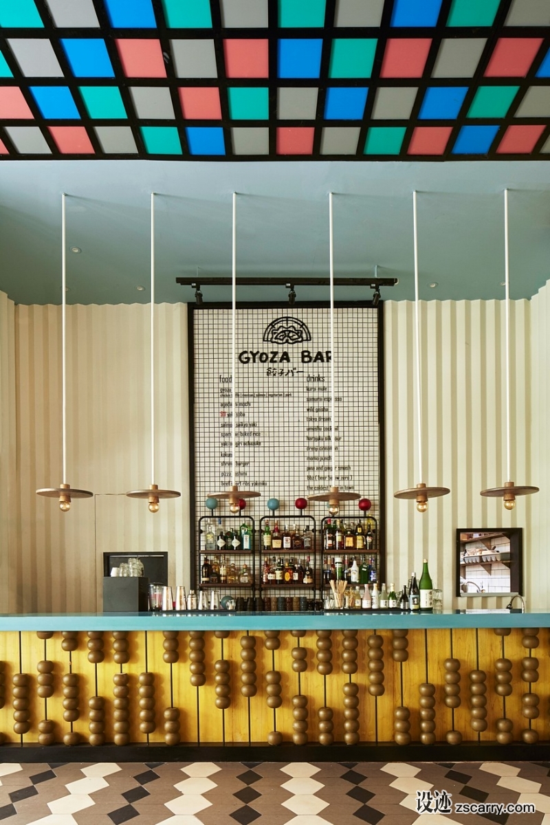 Gyoza-Bar-is-a-Fusion-of-Japanese-Comic-Graphics-with-Eye-Popping-Colors-5.jpg 工装参考,餐饮空间,吧台（酒吧）,