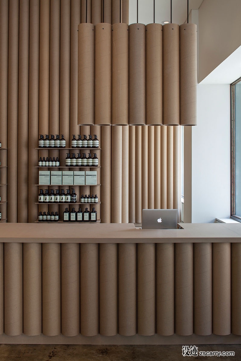 retail-store-design-aesop-cardboard-tubes-290117-1130-02 (1).jpg 工装参考,餐饮空间,吧台（酒吧）,