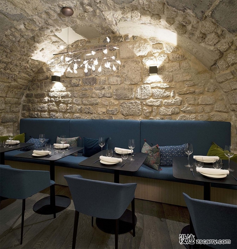 12_Restaurant_Yoshinori_-_Sous-sol_(1).jpg 工装参考,餐饮空间,餐位(卡座),