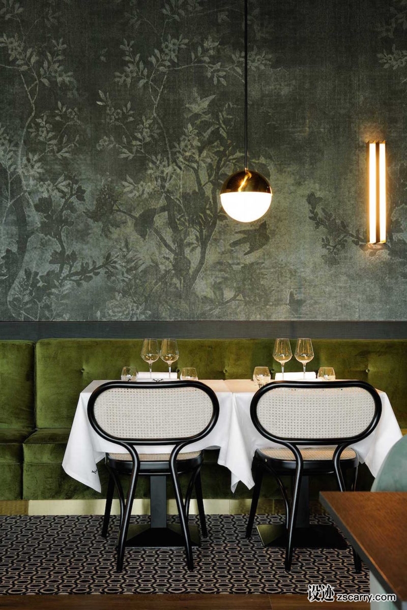 la-foret-noire-restaurant-in-chaponost-8-800x1200.jpg 工装参考,餐饮空间,餐位(卡座),