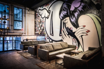 餐位(靠墙) street-art-bar-bikkesement-de-bajes-amsterdam-3.jpg