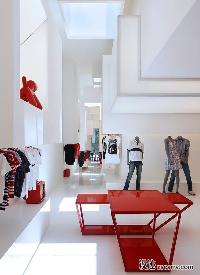 39a7b7_8f030e94986c4b918a8279e4bc986071-mv2_d_3713_5478_s_4_2_result.jpg 工装参考,商业空间,服饰,