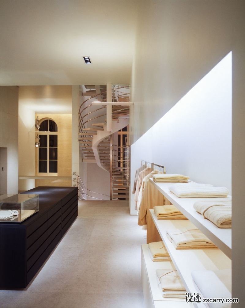 medium_JS_Paris_5A_93_018_17A_Web.jpg 工装参考,商业空间,服饰,