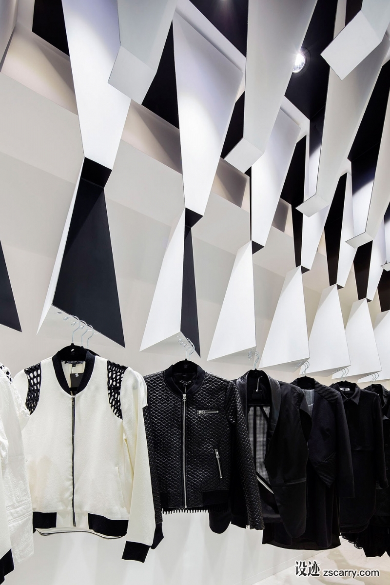 melange-store-massive-order-kuwait-interior_dezeen_936_1.jpg 工装参考,商业空间,服饰,