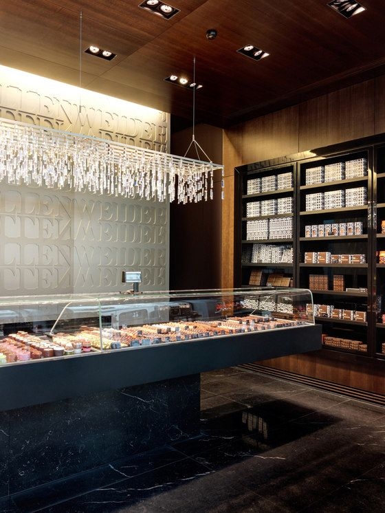 2afede3fdba4393f362fd3445cea96b9.jpg 工装参考,商业空间,鞋帽手袋,