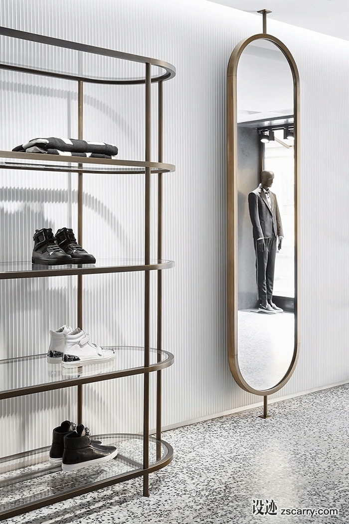 2-portrait-gauche.gif 工装参考,商业空间,鞋帽手袋,