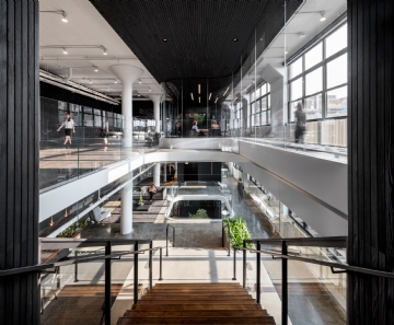 挑空中庭 squarespace-offices-interior-design-print-shop-conversion-aplusi-a-and-i-new-york-usa_dezeen_2364_col_13.jpg