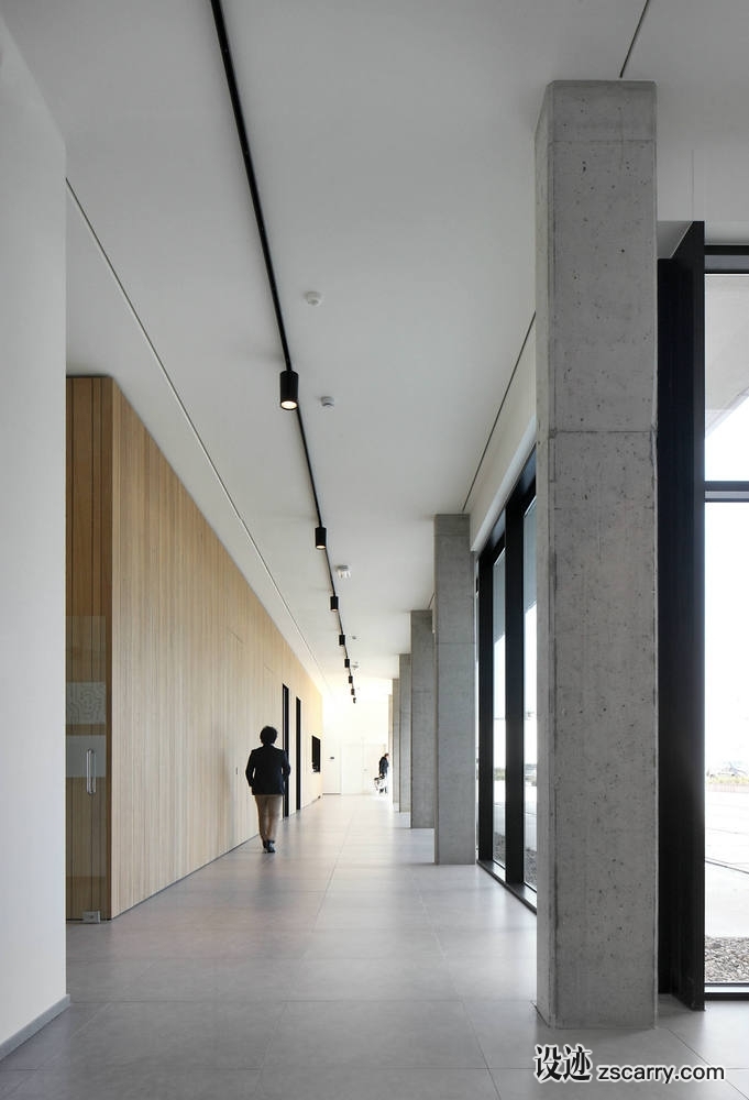 030_TELEVIC-Izegem_resize.jpg 工装参考,公共空间,公共走道,