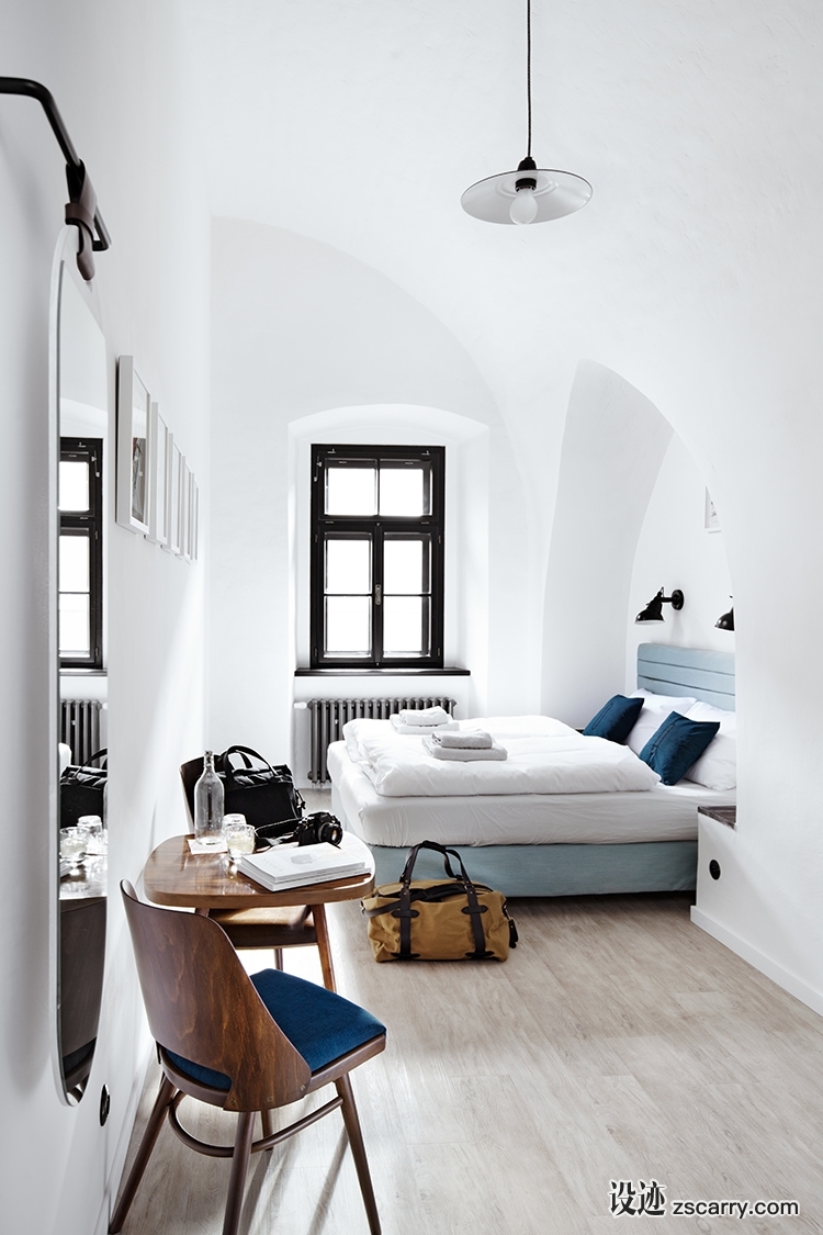 long-story-short-hostel-cafe-olomouc-2.jpg 工装参考,酒店民宿,酒店客房,