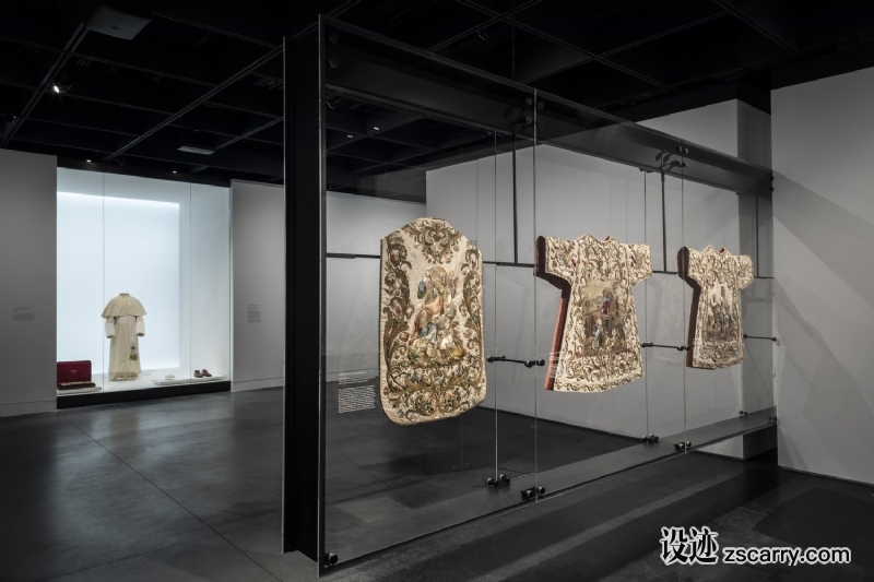 06_DS_R_Heavenly_Bodies_Brett_Beyer.jpg 工装参考,展示空间,展位展馆,